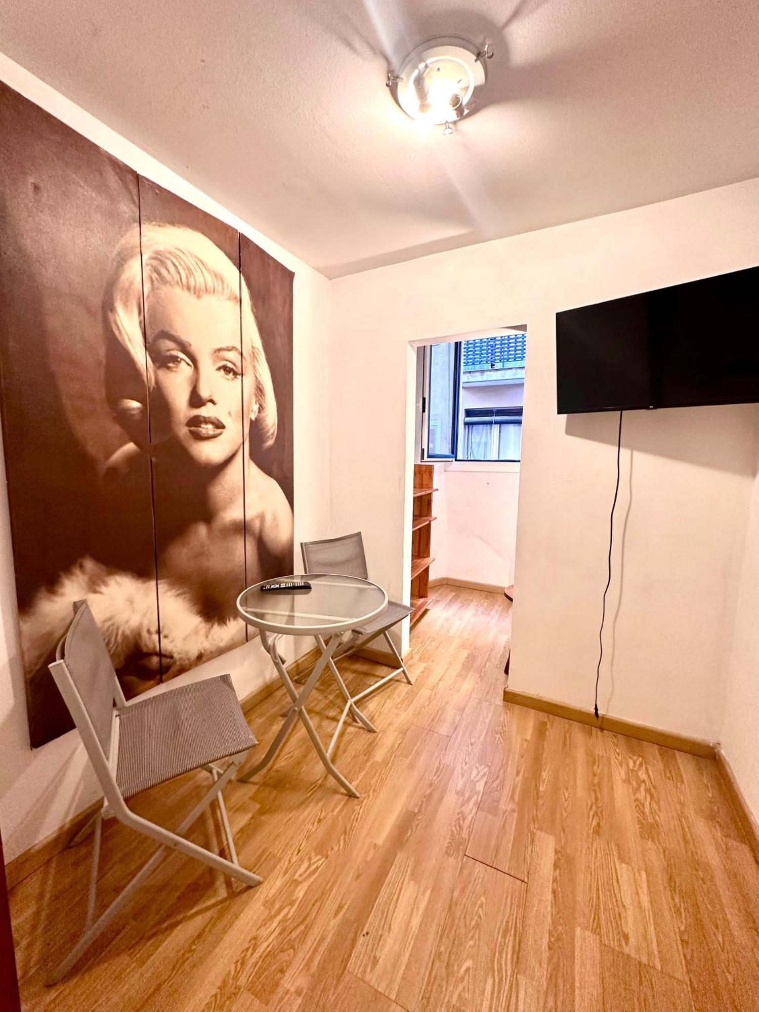 Private Rooms In City Center Barcelona Exterior photo