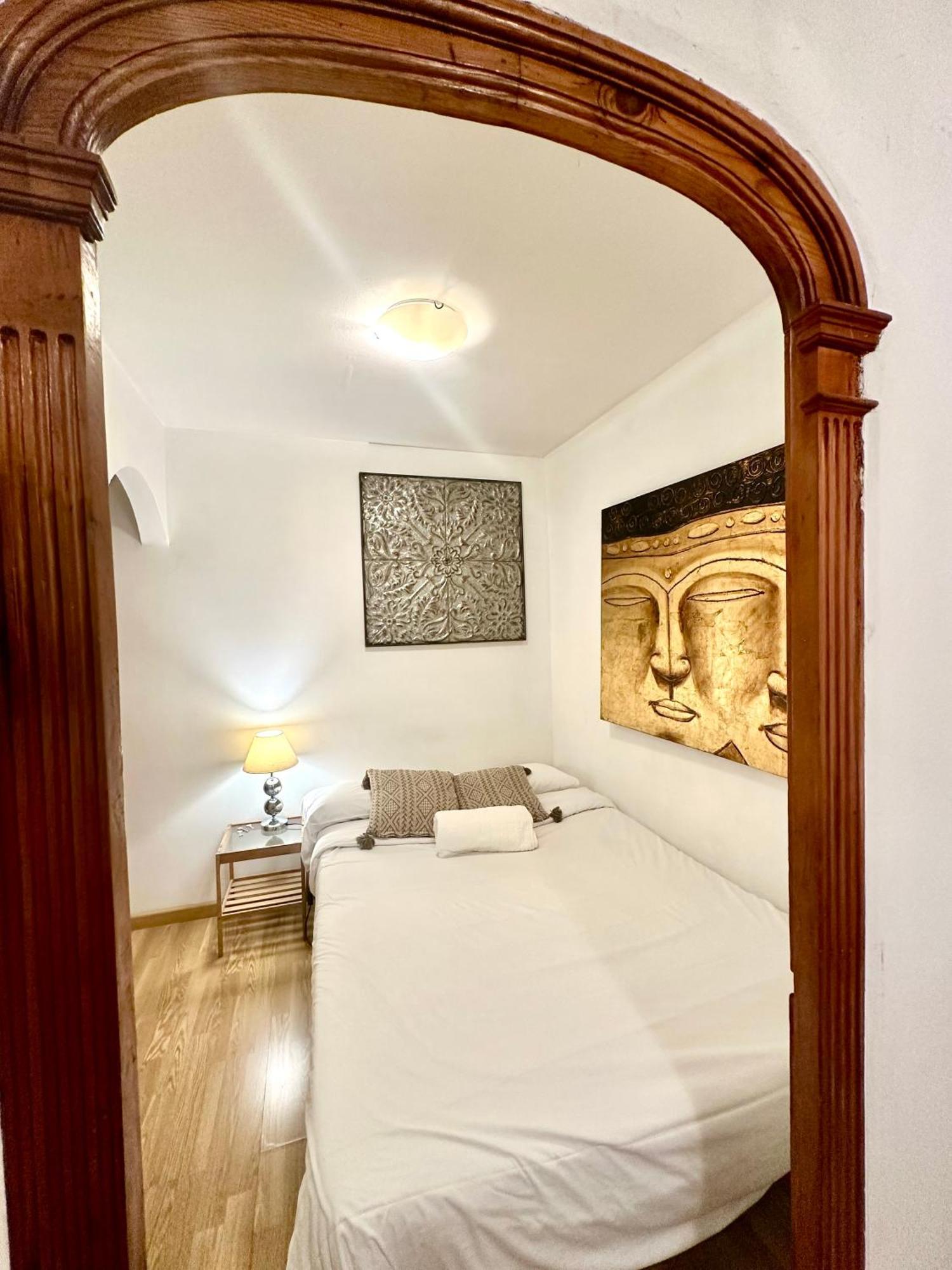 Private Rooms In City Center Barcelona Exterior photo